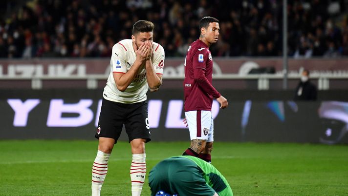 TURIN, ITALY - APRIL 10: Olivier Giroud of AC Milan reacts after a missed chance during the Serie A match between Torino FC and AC Milan at Stadio Olimpico di Torino on April 10, 2022 in Turin, Italy. (Photo by Valerio Pennicino/Getty Images) Il Milan ci prova ma il Torino tiene botta e blocca i rossoneri - immagine 1
