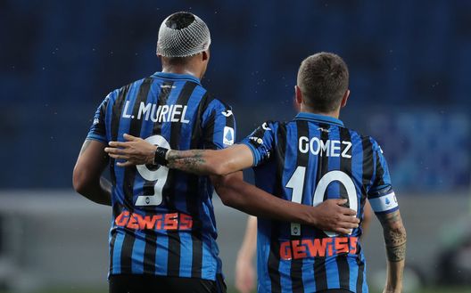 Luis Muriel e Papu Gomez festeggiano il gol contro il Bologna Luis Muriel e Papu Gomez festeggiano il gol contro il Bologna