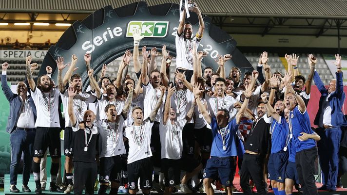 LA SPEZIA, ITALY - AUGUST 20: Players of ASC Spezia celebrate promotion to Serie A during the Serie B Playoff Final second leg match between Spezia Calcio and Frosinone Calcioon August 20, 2020 in La Spezia, Italy.  (Photo by Gabriele Maltinti/Getty Images for Lega Serie B) 