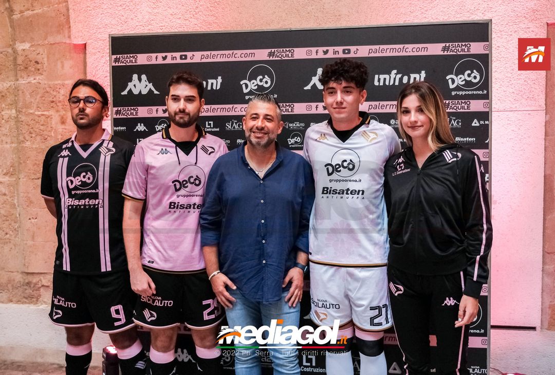 FOTO PALERMO, presentazione nuove maglie gara Palermo 2022/2023 (Gallery) - immagine 6