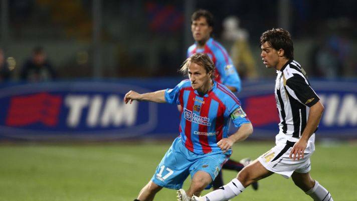 CATANIA, ITALY - MARCH 19: Daniele Galloppa of Siena competes with Davide Baiocco of Catania Calcio during the Serie A match between Catania Calcio and Siena at the Angelo Massimino stadium on March 19, 2008 in Catania, Italy. (Photo by New Press/Getty Images) CATANIA, ITALY - MARCH 19: Daniele Galloppa of Siena competes with Davide Baiocco of Catania Calcio during the Serie A match between Catania Calcio and Siena at the Angelo Massimino stadium on March 19, 2008 in Catania, Italy. (Photo by New Press/Getty Images)