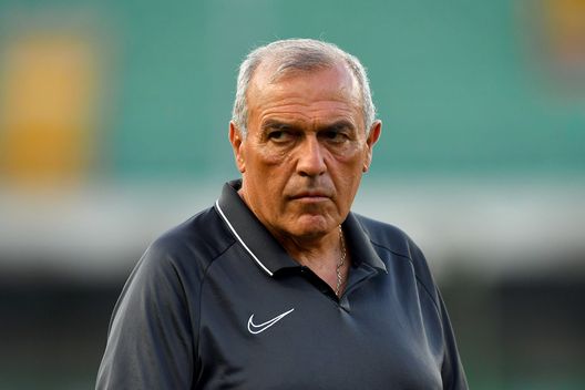 VERONA, ITALY - JULY 10: Fabrizio Castori head coach of Trapani Calcio looks on during the serie B match between Chievo Verona and Trapani Calcio at Stadio Marcantonio Bentegodi on July 10, 2020 in Verona, Italy. (Photo by Alessandro Sabattini/Getty Images for Lega Serie B) VERONA, ITALY - JULY 10: Fabrizio Castori head coach of Trapani Calcio looks on during the serie B match between Chievo Verona and Trapani Calcio at Stadio Marcantonio Bentegodi on July 10, 2020 in Verona, Italy. (Photo by Alessandro Sabattini/Getty Images for Lega Serie B)
