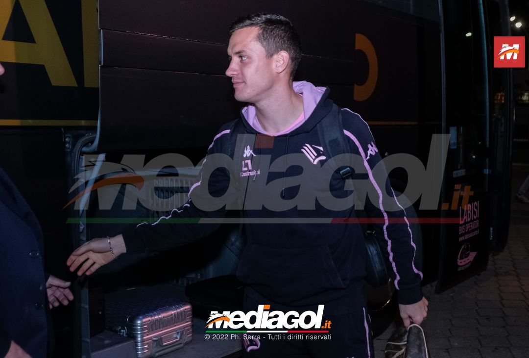 FOTO Perugia-Palermo, i rosanero in partenza dallo stadio “Renzo Barbera” (Gallery) - immagine 19