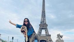 La sorella di Wanda arriva a Parigi: le due Nara scatenate sotto la Torre Eiffel