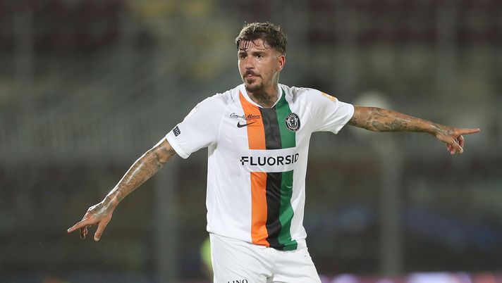 LIVORNO, ITALY - JUNE 29: Antonio Junior Vacca of Venezia FC in action during the serie B match between AS Livorno and Venezia FC at Armando Picchi Stadium on June 29, 2020 in Livorno, Italy. (Photo by Gabriele Maltinti/Getty Images for Lega Serie B) LIVORNO, ITALY - JUNE 29: Antonio Junior Vacca of Venezia FC in action during the serie B match between AS Livorno and Venezia FC at Armando Picchi Stadium on June 29, 2020 in Livorno, Italy. (Photo by Gabriele Maltinti/Getty Images for Lega Serie B)