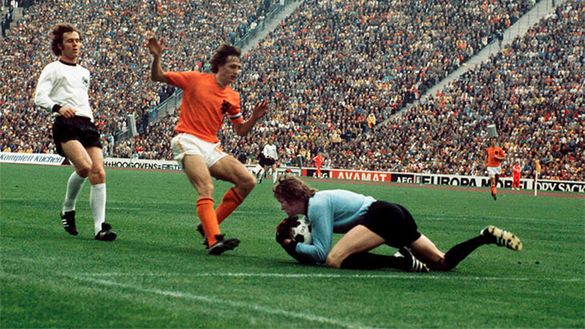 Olanda-Germania 1974: all’asta il pallone della finale di Beckenbauer e Cruijff- immagine 3