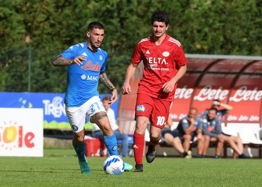 DIMARO, ITALY - JULY 18: Matteo Politano of Napoli during a pre-season friendly between SSC Napoli and Bassa Anaunia on July 18, 2021 in Dimaro, Italy. (Photo by SSC NAPOLI/SSC NAPOLI via Getty Images) DIMARO, ITALY - JULY 18: Matteo Politano of Napoli during a pre-season friendly between SSC Napoli and Bassa Anaunia on July 18, 2021 in Dimaro, Italy. (Photo by SSC NAPOLI/SSC NAPOLI via Getty Images)