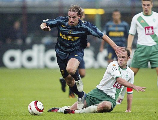 MILAN, ITALY - SEPTEMBER 14: Fussball: Champions League 04/05, Mailand; Inter Mailand - SV Werder Bremen 2:0; Andy VAN DER MEYDE / Inter, Fabian ERNST / Bremen 14.09.04. (Photo by Sandra Behne/Bongarts/Getty Images) MILAN, ITALY - SEPTEMBER 14: Fussball: Champions League 04/05, Mailand; Inter Mailand - SV Werder Bremen 2:0; Andy VAN DER MEYDE / Inter, Fabian ERNST / Bremen 14.09.04. (Photo by Sandra Behne/Bongarts/Getty Images)