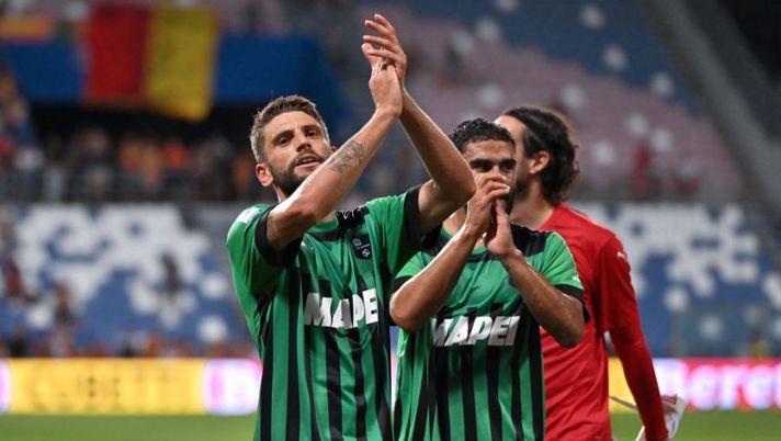 REGGIO NELL'EMILIA, ITALY - AUGUST 20: Domenico Berardi of US Sassuolo interacts with the crowd after the final whistle of the Serie A match between US Sassuolo and US Lecce at Mapei Stadium - Citta' del Tricolore on August 20, 2022 in Reggio nell'Emilia, Italy. (Photo by Alessandro Sabattini/Getty Images) FORMAZIONI UFFICIALI – Gasp, quanto turnover! Fuori Abraham e Belotti, la scelta su Berardi - immagine 1