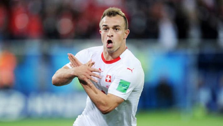 Svizzera, multa per Xhaka e Shaqiri per il gesto dell’aquila. Multato anche Lichtsteiner che… Svizzera, multa per Xhaka e Shaqiri per il gesto dell’aquila. Multato anche Lichtsteiner che…