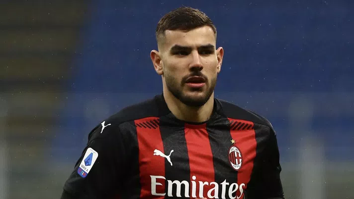 Theo Hernández (difensore AC Milan), qui durante Milan-Crotone 4-0 (Serie A 2020-2021) | News (Getty Images)