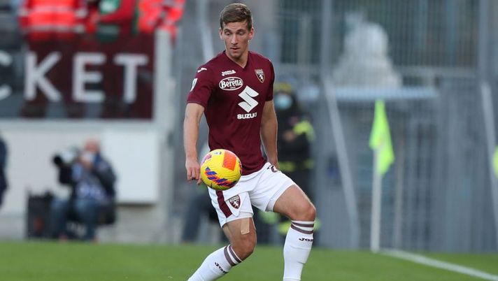 LA SPEZIA, ITALY - NOVEMBER 06: Dennis Praet of Torino FC in action during the Serie A match between Spezia Calcio v Torino FC at Stadio Alberto Picco on November 6, 2021 in La Spezia, Italy. (Photo by Gabriele Maltinti/Getty Images) Secolo XIX: “Sampdoria, il sogno di mercato si chiama Praet. Trattativa difficile per tre motivi” - immagine 1