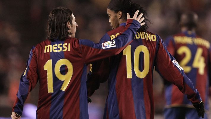 VIDEO Ronaldinho a Messi: “Leo, il primo gol te l’ho regalato io!” VIDEO Ronaldinho a Messi: “Leo, il primo gol te l’ho regalato io!”