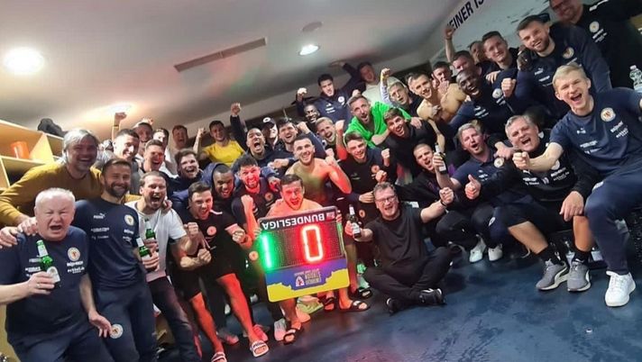 Bassa Sassonia, derby interrotto più volte per razzi e fumogeni: al 91′ incubo Hannover… - immagine 1