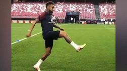 VIDEO PSG-Bayern Monaco, Neymar show: palleggia con il chewing gum e alla fine…