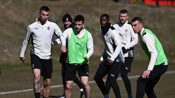 CAIRATE, ITALY - FEBRUARY 26: Rade Krunic, Alessandro Florenzi, Fode Ballo-Toure and Daniel Maldini of AC Milan in action during AC Milan training session at Milanello on February 26, 2022 in Cairate, Italy. (Photo by Claudio Villa/AC Milan via Getty Images)