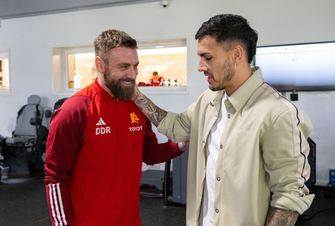 De Rossi riabbraccia la Roma. L’accoglienza a Trigoria – FOTO GALLERY - immagine 13