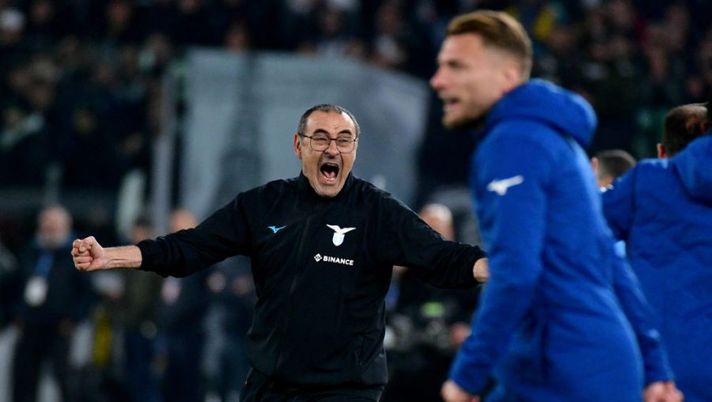 ROME, ITALY - APRIL 08: SS Lazio head coach Maurizio Sarri celebrates a vitory after the Serie A match between SS Lazio and Juventus at Stadio Olimpico on April 08, 2023 in Rome, Italy. (Photo by Marco Rosi - SS Lazio/Getty Images) Sarri: “Immobile ha margini, viene da quattro infortuni. Zaccagni, Milinkovic e Luis…” - immagine 1