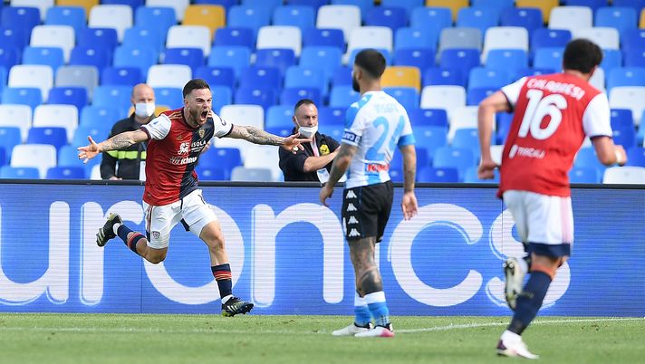 NAPLES, ITALY - MAY 02: Nahitan Nandez of Cagliari Calcio celebrates after scoring their side's first goal during the Serie A match between SSC Napoli and Cagliari Calcio at Stadio Diego Armando Maradona on May 02, 2021 in Naples, Italy. Sporting stadiums around Italy remain under strict restrictions due to the Coronavirus Pandemic as Government social distancing laws prohibit fans inside venues resulting in games being played behind closed doors. (Photo by Francesco Pecoraro/Getty Images) NAPLES, ITALY - MAY 02: Nahitan Nandez of Cagliari Calcio celebrates after scoring their side's first goal during the Serie A match between SSC Napoli and Cagliari Calcio at Stadio Diego Armando Maradona on May 02, 2021 in Naples, Italy. Sporting stadiums around Italy remain under strict restrictions due to the Coronavirus Pandemic as Government social distancing laws prohibit fans inside venues resulting in games being played behind closed doors. (Photo by Francesco Pecoraro/Getty Images)
