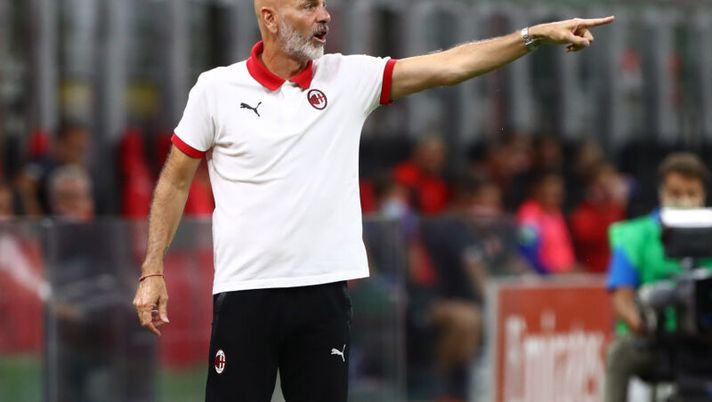 MILAN, ITALY - SEPTEMBER 05: AC Milan coach Stefano Pioli issues instructions to his players during the pre-season friendly match between AC Milan and Monza at Stadio Giuseppe Meazza on September 5, 2020 in Milan, Italy. (Photo by Marco Luzzani/Getty Images) Pioli: “Abbiamo quattro giocatori ancora infortunati. Brahim, serve un po’ di tempo” - immagine 1