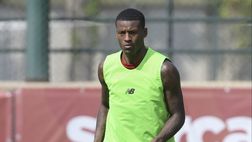 Wijnaldum, che botta. Grave infortunio, tibia fratturata. La Roma lo rivedrà nel 2023