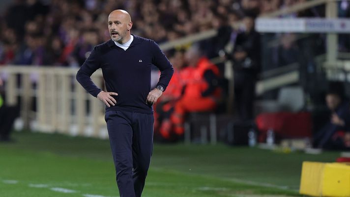 FLORENCE, ITALY - APRIL 27: Head Coach Vincenzo Italiano manager of ACF Fiorentina looks on during of the Coppa Italia Semi Final match between ACF Fiorentina and US Cremonese at Stadium Artemio Franchi on April 27, 2023 in Florence, Italy. (Photo by Gabriele Maltinti/Getty Images) Probabile formazione: dubbio Castrovilli, ballottaggio Saponara-Kouamé - immagine 1