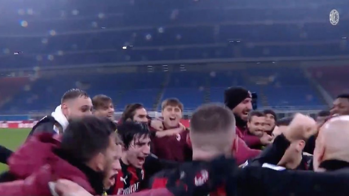 L'AC Milan esulta dopo la vittoria sulla Lazio | Milan News L'AC Milan esulta dopo la vittoria sulla Lazio | Milan News