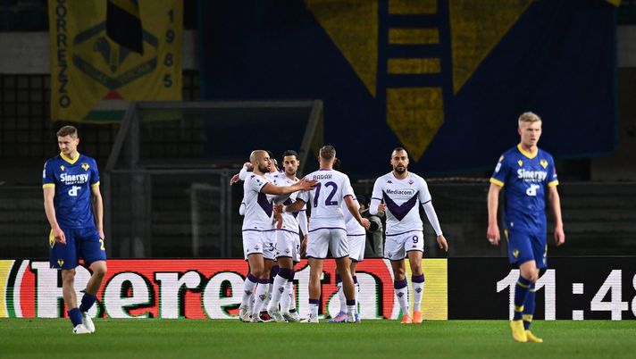 VERONA, ITALY - FEBRUARY 27: Antonin Barak of ACF Fiorentina celebrates with teammates after scoring the team's first goal during the Serie A match between Hellas Verona and ACF Fiorentina at Stadio Marcantonio Bentegodi on February 27, 2023 in Verona, Italy. (Photo by Alessandro Sabattini/Getty Images) Ahi Verona, passi indietro. La Fiorentina vince 0-3 al Bentegodi - immagine 1