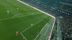 VIDEO / Besiktas, peluches in campo per i bimbi colpiti dal terremoto