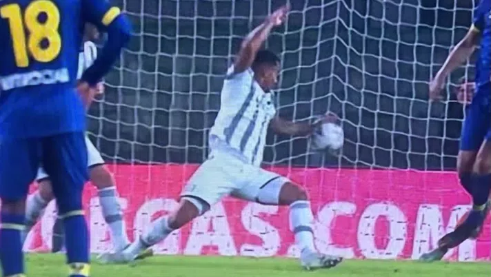 Mano di Danilo, il Verona non ci sta: postata la foto sui profili social ufficiali - immagine 1