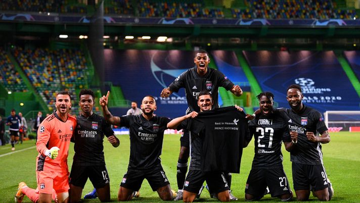 LISBON, PORTUGAL - AUGUST 15: Olympique Lyon players show respects for teammate Tino Kadewere, following the death of his brother, Prince Kadewere, as they celebrate following their team's victory in the UEFA Champions League Quarter Final match between Manchester City and Lyon at Estadio Jose Alvalade on August 15, 2020 in Lisbon, Portugal. (Photo by Franck Fife/Pool via Getty Images) LISBON, PORTUGAL - AUGUST 15: Olympique Lyon players show respects for teammate Tino Kadewere, following the death of his brother, Prince Kadewere, as they celebrate following their team's victory in the UEFA Champions League Quarter Final match between Manchester City and Lyon at Estadio Jose Alvalade on August 15, 2020 in Lisbon, Portugal. (Photo by Franck Fife/Pool via Getty Images)