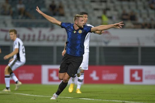 LUGANO, SWITZERLAND - JULY 17: Milan Skriniar of FC Internazionale looks on during the friendly match pre-season between FC Lugano and FC Internazionale on July 17, 2021 in Lugano, Switzerland. (Photo by Mattia Pistoia/Inter via Getty Images) LUGANO, SWITZERLAND - JULY 17: Milan Skriniar of FC Internazionale looks on during the friendly match pre-season between FC Lugano and FC Internazionale on July 17, 2021 in Lugano, Switzerland. (Photo by Mattia Pistoia/Inter via Getty Images)