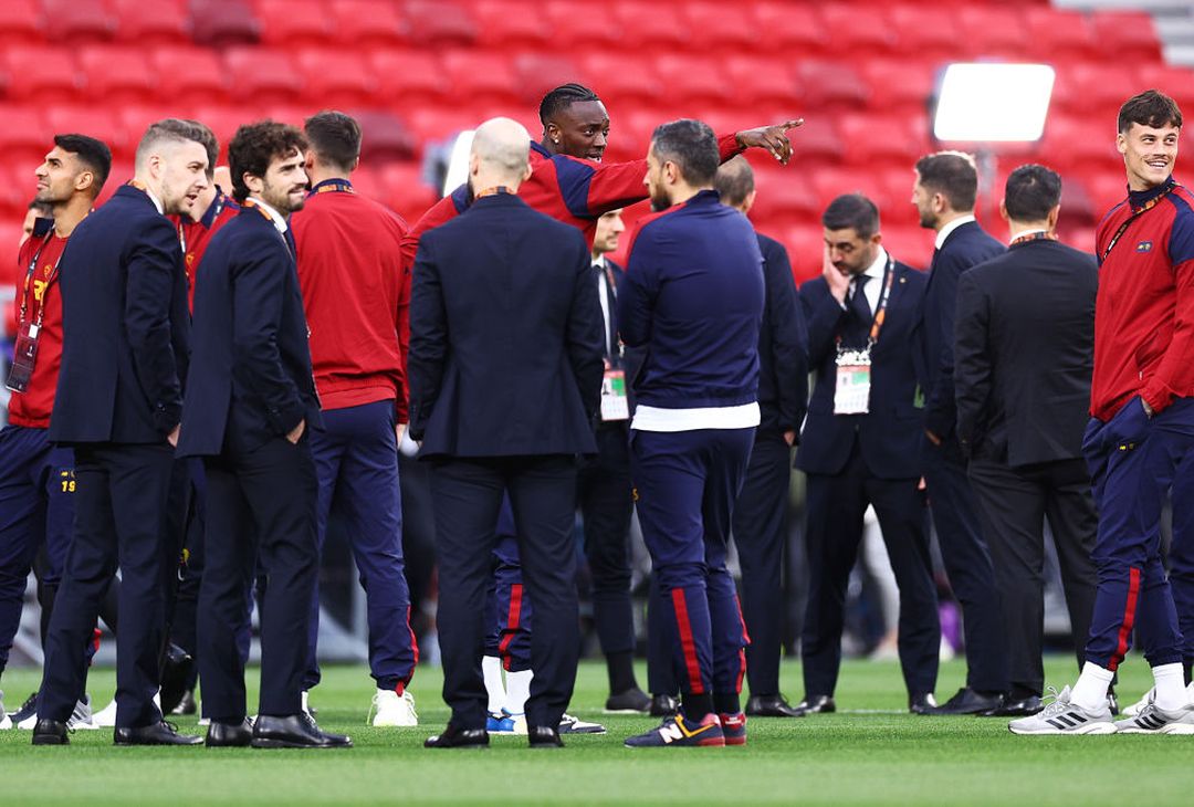 La Roma sul prato della Puskas Arena. Domani la finale – FOTO GALLERY - immagine 3