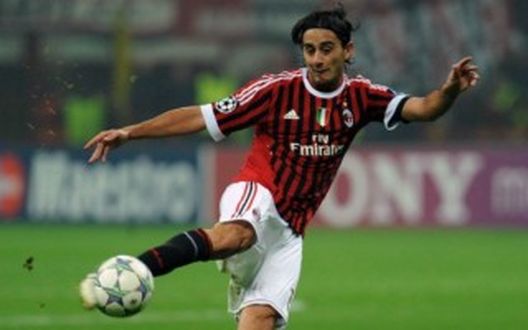 Alberto Aquilani ai tempi del Milan (Fonte foto: www.nanopress.it) Alberto Aquilani ai tempi del Milan (Fonte foto: www.nanopress.it)