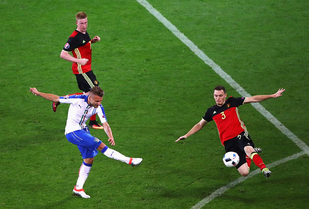  LYON, FRANCE - JUNE 13: Ciro Immobile of Italy shoots at goal while Thomas Vermaelen of Belgium tries to block during the UEFA EURO 2016 Group E match between Belgium and Italy at Stade des Lumieres on June 13, 2016 in Lyon, France.  (Photo by Clive Brunskill/Getty Images) 