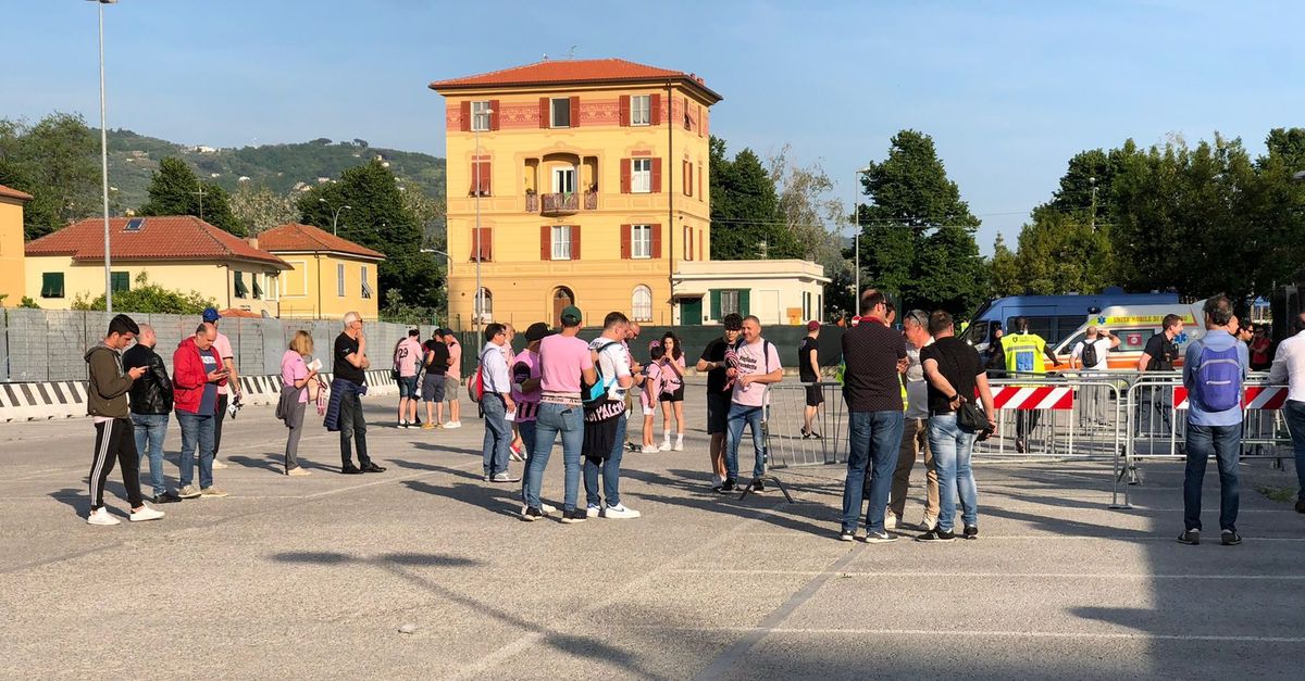 FOTO, Virtus Entella Palermo: tifosi rosanero al Comunale per il match dei playoff