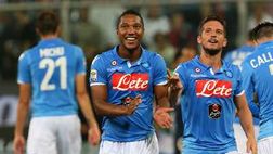 Napoli, l’ex De Guzman regala una maglia a Mertens – FOTO
