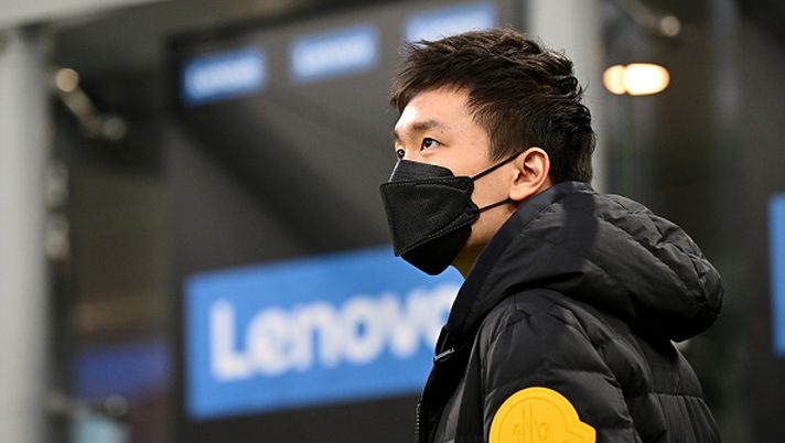 MILAN, ITALY - FEBRUARY 05: Steven Zhang president of FC Internazionale is seen before the Serie A match between FC Internazionale and AC Milan at Stadio Giuseppe Meazza on February 05, 2022 in Milan, Italy. (Photo by Mattia Ozbot - Inter/Inter via Getty Images) Milano, il derby dei consiglieri: Milan-Elliott e Inter-Oaktree - immagine 1