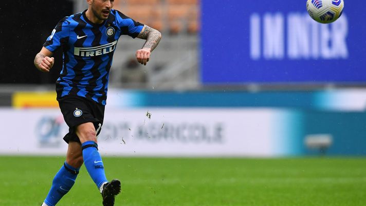 MILAN, ITALY - APRIL 11: Stefano Sensi of FC Internazionale in action during the Serie A match between FC Internazionale and Cagliari Calcio at Stadio Giuseppe Meazza on April 11, 2021 in Milan, Italy. Sporting stadiums around Italy remain under strict restrictions due to the Coronavirus Pandemic as Government social distancing laws prohibit fans inside venues resulting in games being played behind closed doors. (Photo by Claudio Villa - Inter/Inter via Getty Images) MILAN, ITALY - APRIL 11: Stefano Sensi of FC Internazionale in action during the Serie A match between FC Internazionale and Cagliari Calcio at Stadio Giuseppe Meazza on April 11, 2021 in Milan, Italy. Sporting stadiums around Italy remain under strict restrictions due to the Coronavirus Pandemic as Government social distancing laws prohibit fans inside venues resulting in games being played behind closed doors. (Photo by Claudio Villa - Inter/Inter via Getty Images)