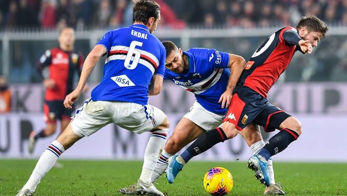 Le maglie del derby vinto dalla Samp a dicembre sul Genoa: pezzi unici all'asta benefica per il Gaslini (foto Twitter @sampdoria) Le maglie del derby vinto dalla Samp a dicembre sul Genoa: pezzi unici all'asta benefica per il Gaslini (foto Twitter @sampdoria)