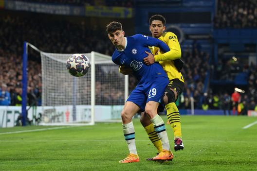 (Photo by Justin Setterfield/Getty Images) Chelsea, il mercato lo fanno i tifosi: Bellingham “corteggiato” allo Stamford Bridge- immagine 2