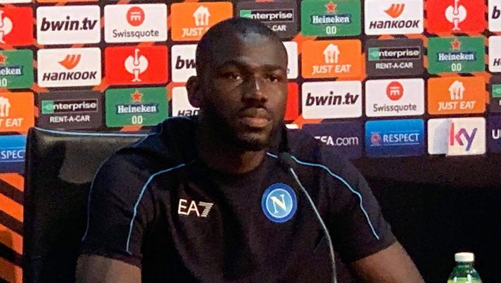 Koulibaly: “Il nostro è un gruppo serio, prima si vincono le partite e poi si scherza” Koulibaly: “Il nostro è un gruppo serio, prima si vincono le partite e poi si scherza” - immagine 1