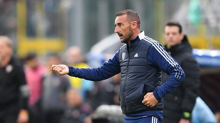 SALERNO, ITALY - MAY 08: Alessandro Agostini coach Cagliari Calcio during the Serie A match between US Salernitana and Cagliari Calcio at Stadio Arechi on May 08, 2022 in Salerno, Italy. (Photo by Francesco Pecoraro/Getty Images)