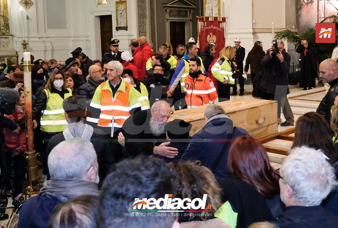 Foto Morte Biagio Conte: la Cattedrale di Palermo gremita di fedeli (GALLERY) - immagine 16