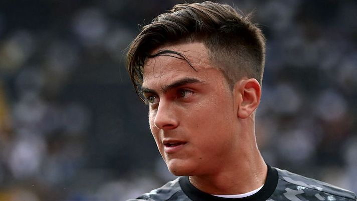 Juventus' Argentine forward Paulo Dybala warms up prior to the Italian Serie A football match between Udinese and Juventus at the Dacia Arena Stadium in Udine, on August 22, 2021. (Photo by MIGUEL MEDINA / AFP) (Photo by MIGUEL MEDINA/AFP via Getty Images) Juve, Dybala ancora non è tornato in gruppo: le novità di oggi per lui e Morata - immagine 1
