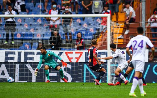 GENOA, ITALY - SEPTEMBER 18: Giacomo Bonaventura of Fiorentina scores a goal during the Serie A match between Genoa CFC and AFC Fiorentina at Stadio Luigi Ferraris on September 18, 2021 in Genoa, Italy. (Photo by Getty Images) GENOA, ITALY - SEPTEMBER 18: Giacomo Bonaventura of Fiorentina scores a goal during the Serie A match between Genoa CFC and AFC Fiorentina at Stadio Luigi Ferraris on September 18, 2021 in Genoa, Italy. (Photo by Getty Images)