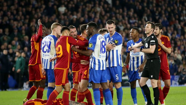 Getty Images
Roma ai quarti! Il Brighton vince, ma non basta (1-0). E quante polemiche sull’arbitro - immagine 1