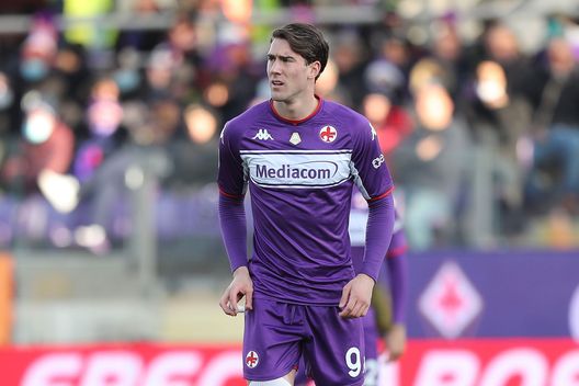 FLORENCE, ITALY - DECEMBER 11: Dusan Vlahvic of ACF Fiorerntina looks on during the Serie A match between ACF Fiorentina and US Salernitana at Stadio Artemio Franchi on December 11, 2021 in Florence, Italy. (Photo by Gabriele Maltinti/Getty Images) FLORENCE, ITALY - DECEMBER 11: Dusan Vlahvic of ACF Fiorerntina looks on during the Serie A match between ACF Fiorentina and US Salernitana at Stadio Artemio Franchi on December 11, 2021 in Florence, Italy. (Photo by Gabriele Maltinti/Getty Images)