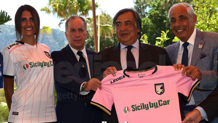 PALERMO, ITALY - AUGUST 22: Tony Sichera of US Citta' di Palermo, Leoluca Orlando Mayor of Palermo and Tommaso Dragotto of Sicily by Car pose during the presentation of Sicily by Car as new main sponsor of US Citta' di Palermo at Villa Niscemi on August 22, 2017 in Palermo, Italy. (Photo by Tullio M. Puglia/Getty Images) PALERMO, ITALY - AUGUST 22: Tony Sichera of US Citta' di Palermo, Leoluca Orlando Mayor of Palermo and Tommaso Dragotto of Sicily by Car pose during the presentation of Sicily by Car as new main sponsor of US Citta' di Palermo at Villa Niscemi on August 22, 2017 in Palermo, Italy. (Photo by Tullio M. Puglia/Getty Images)