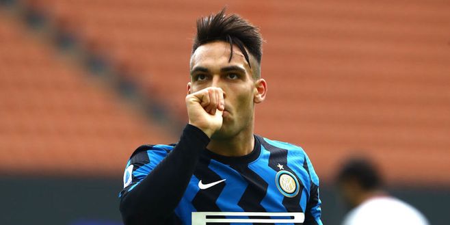 MILAN, ITALY - JANUARY 03: Lautaro Martinez of Inter Milan celebrates after scoring their team's first goal during the Serie A match between FC Internazionale and FC Crotone at Stadio Giuseppe Meazza on January 03, 2021 in Milan, Italy. Sporting stadiums around Italy remain under strict restrictions due to the Coronavirus Pandemic as Government social distancing laws prohibit fans inside venues resulting in games being played behind closed doors. (Photo by Marco Luzzani/Getty Images) Consigli Fantacalcio, 5 attaccanti per la 9a giornata: Lautaro e Osimhen certezze!- immagine 2